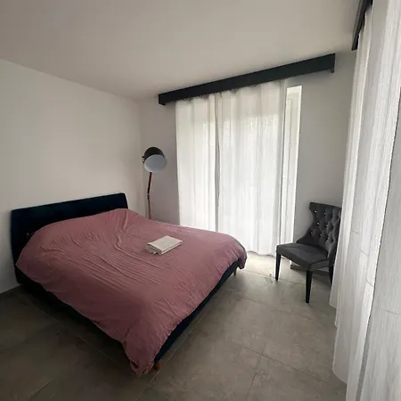 Feriehus House With Garden Near Center