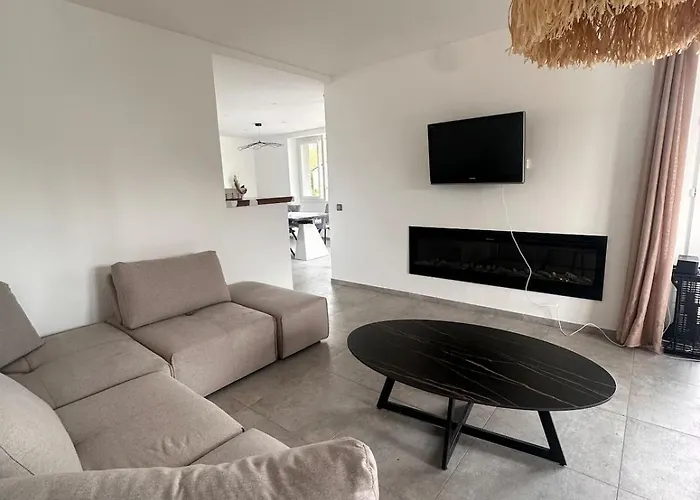 House With Garden Near Center Hébergement de vacances *